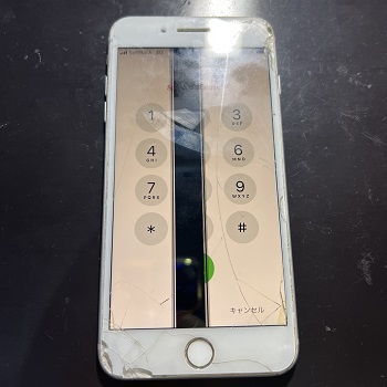 iPhone7Plus　画面割れ　液漏れ発生　即日修理 